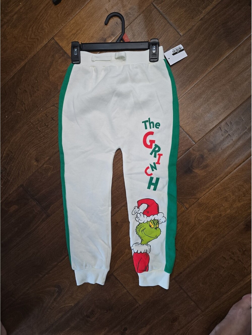 5t the brand knew the grinch christmas sweatpants.Item 234G8
